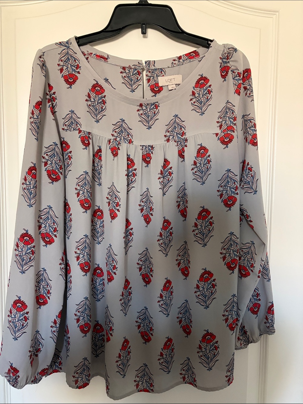 LOFT Women's Light Gray Floral Print Long-Sleeve Blouse - Red & Blue (26in.)